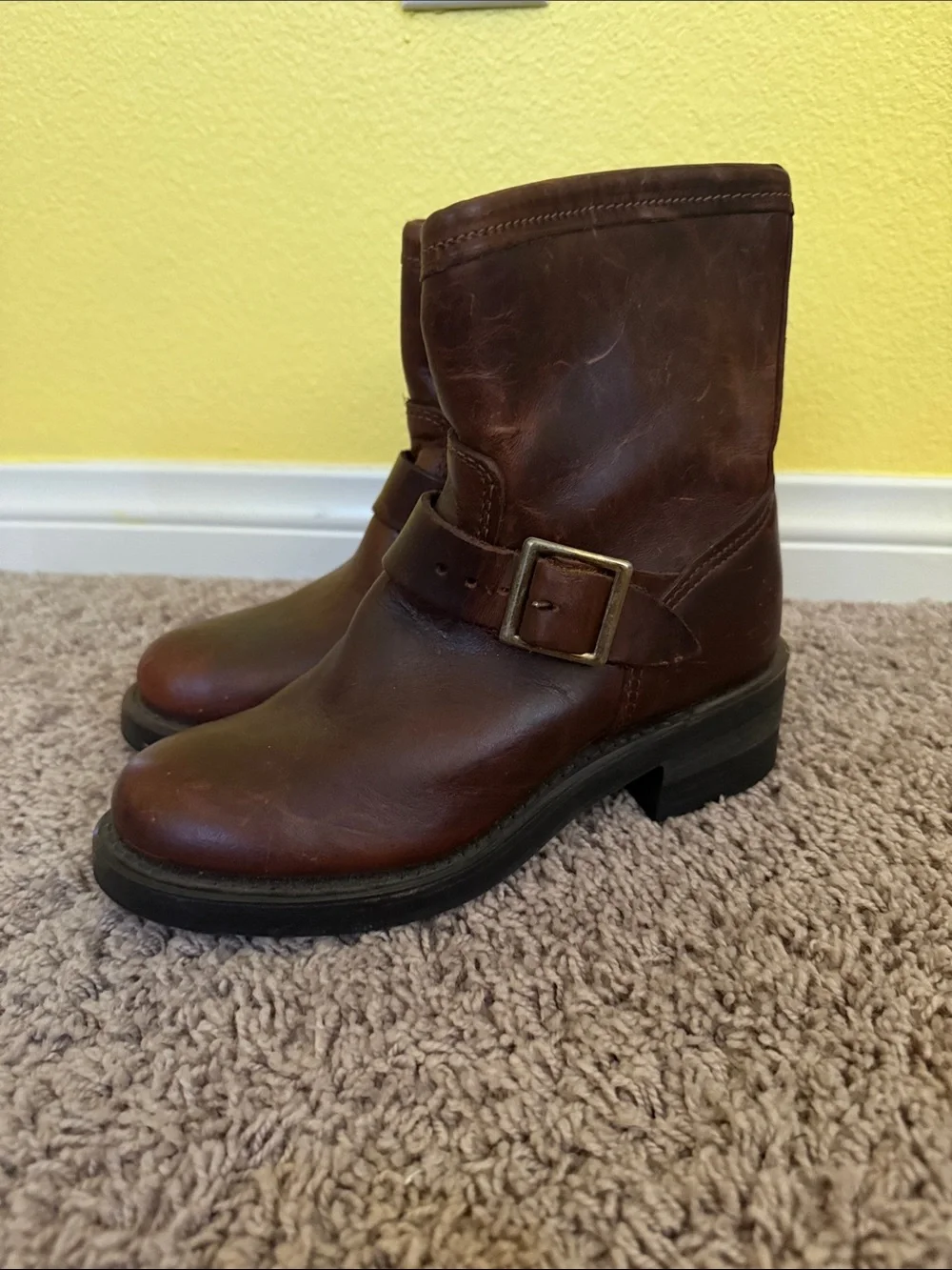 FRYE Vicky Engineer Boots Smooth Brown Leather Moto Booties women’s 5